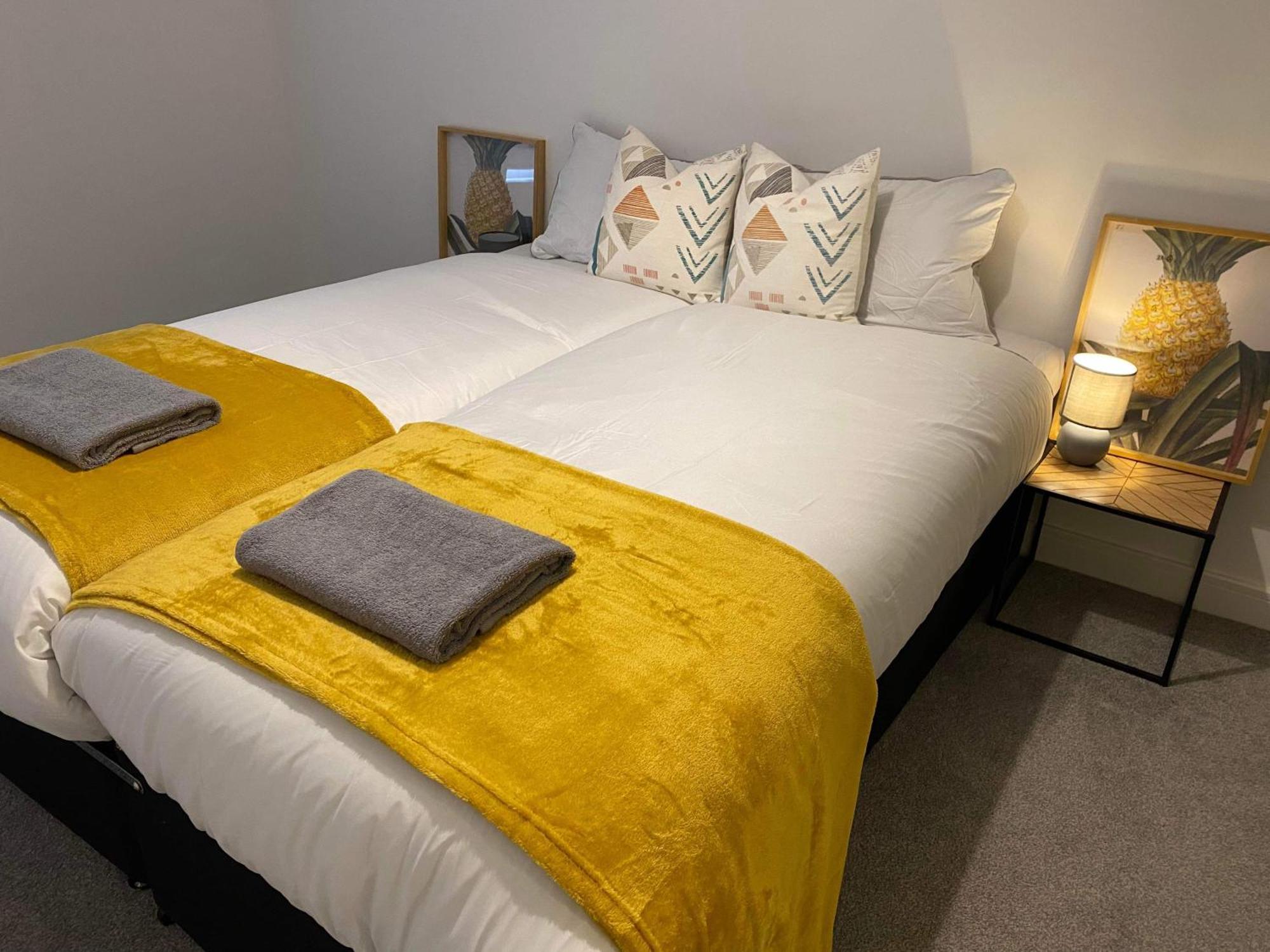 Crawley 2Bed Apartament Close To Gatwick Airport Copthorne  Dış mekan fotoğraf