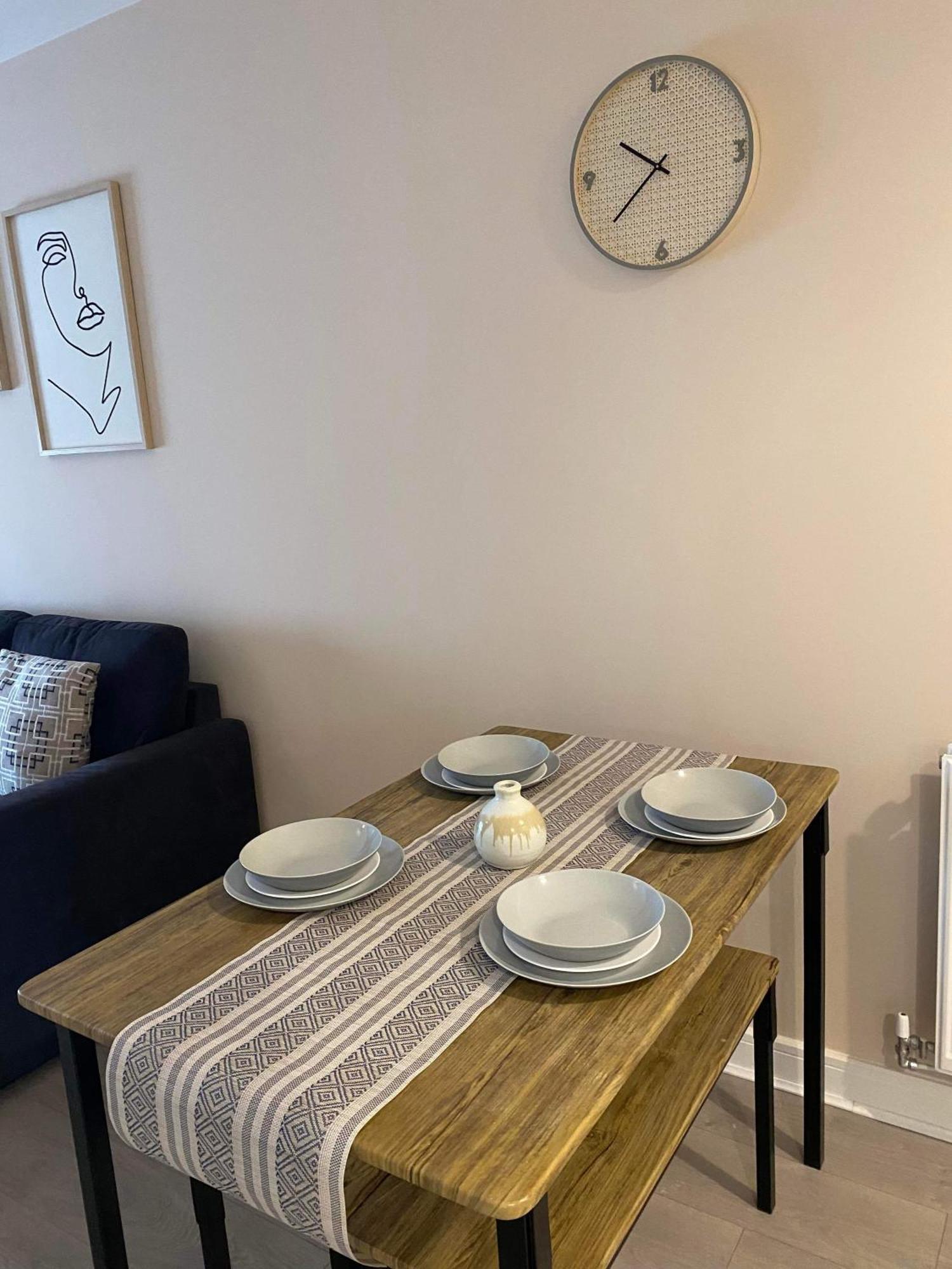 Crawley 2Bed Apartament Close To Gatwick Airport Copthorne  Dış mekan fotoğraf